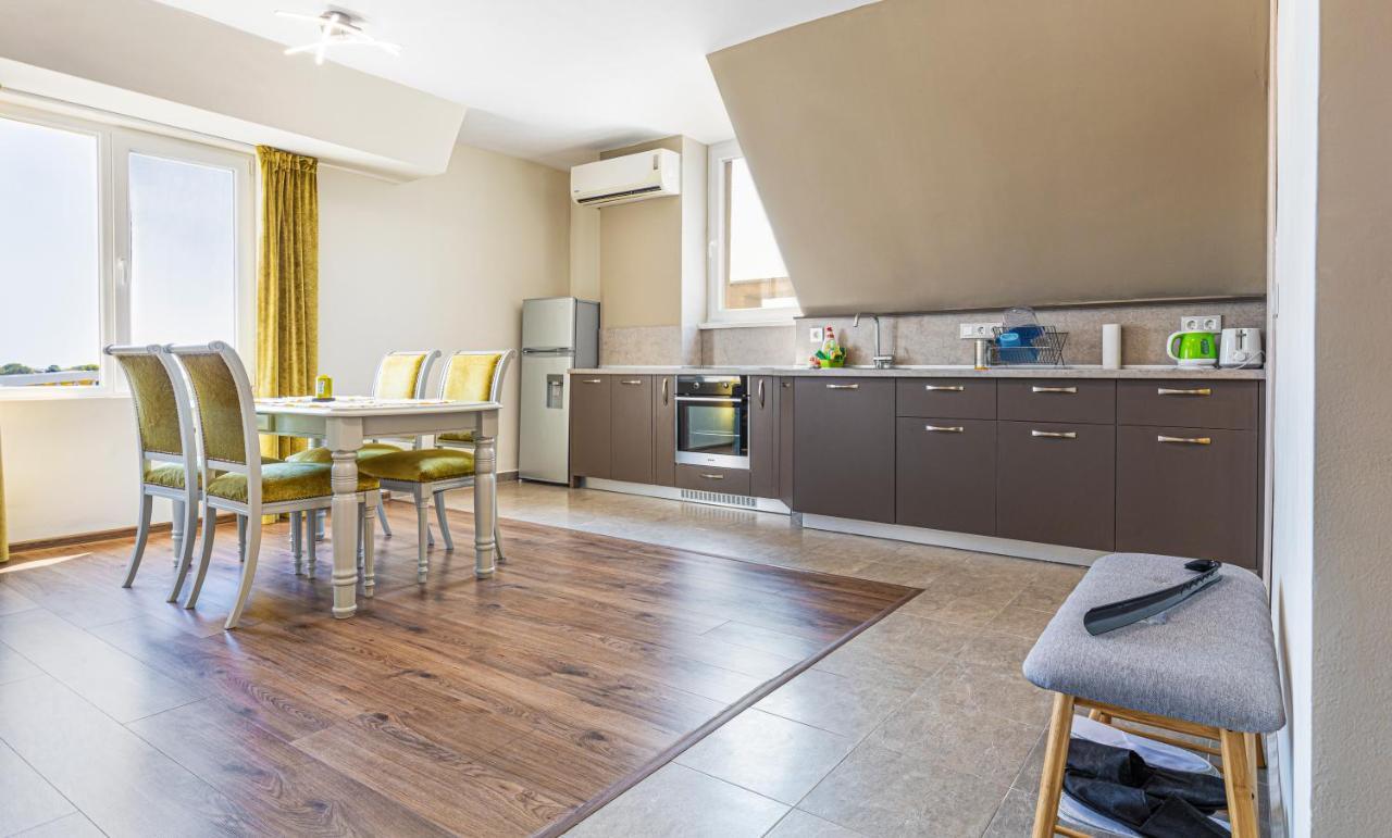 플로브디프 Fancy 1Bd Penthouse With Terrace Near The Centre By Flat Mаnager 아파트 외부 사진